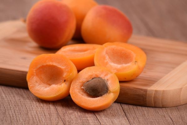 Aprikosen besitzen viele gesunde Nährstoffe und haben den höchsten Anteil an Provitamin A aller Obstsorten.