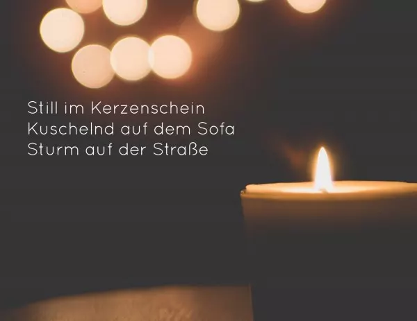 Haiku mit Kerzen: Still im Kerzenschein, kuschelnd auf dem Sofa, Sturm auf der Straße.