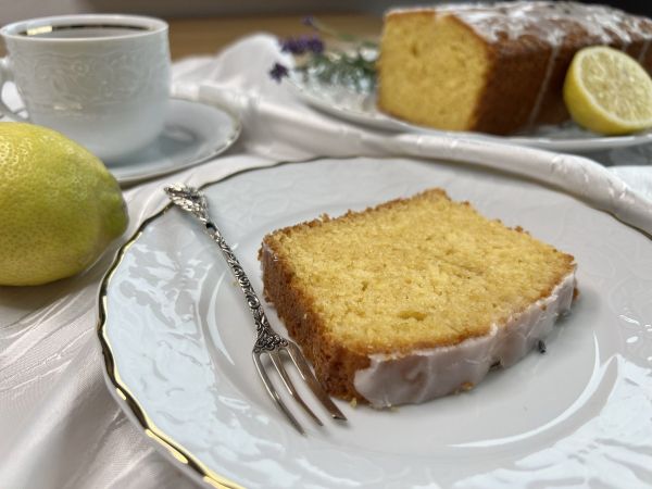 Zitronen-Lavendel-Kuchen mit Joghurt - Rezept | Frag Mutti
