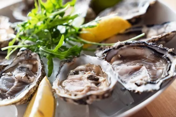 Tatsächlich enthalten Austern mehr Zink pro Portion als jede andere Lebensmittelquelle.