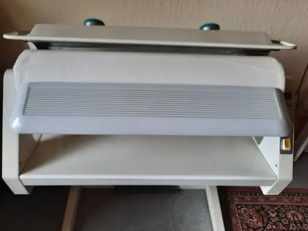 Mit der Bügelauflage werden sämtliche gerade Haushaltstücher, wie Küchenhandtücher, Tisch- und Bettwäsche gebügelt.