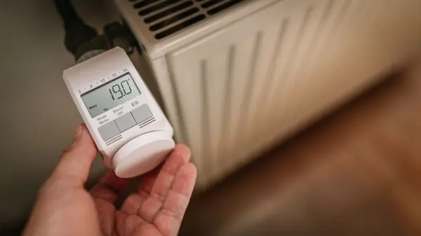 Mit digitalen Thermostaten an deiner Heizung hast du den besseren Überblick und kannst deinen Wärmeverbrauch senken.
