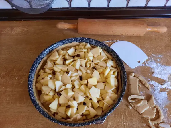 Wenn man die richtigen Äpfel, z. B. Elstar oder Boskop, sehr klein schneidet, sind sie nach dem Backen perfekt. Wenn man die richtigen Äpfel, z. B. Elstar oder Boskop, sehr klein schneidet, sind sie nach dem Backen perfekt.