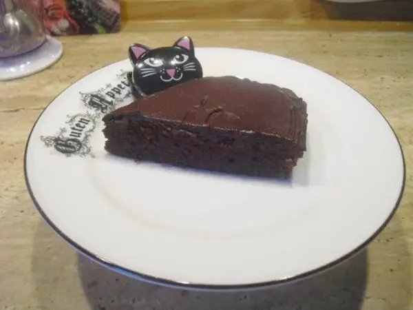 Ein saftiger Schokoladenkuchen der besonderen Art. Für Schokoladen-Schleckermäuler genau richtig.