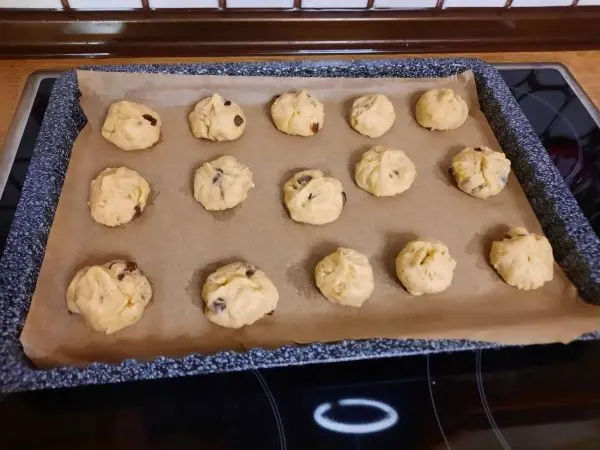 Vor dem Backen ließ ich das Konfekt nochmal gehen, dann ging es auch schon ab in den Backofen.