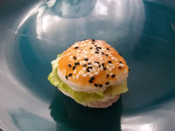 Belag kann jeder frei wählen, da gibt es so viele Möglichkeiten. Erlaubt ist einfach alles, was schmeckt. Deckel drauf und fertig.