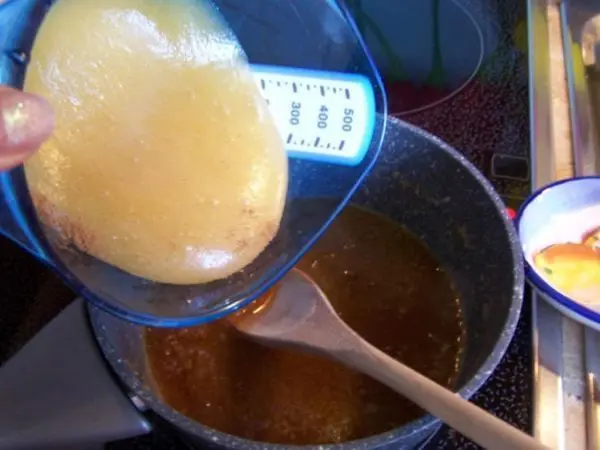 Es bedarf viel Vorbereitung, da dieser Teig quasi mindestens 12 Stunden ruhen muss – Geduld ist die Grundlage. Es bedarf viel Vorbereitung, da dieser Teig quasi mindestens 12 Stunden ruhen muss – Geduld ist die Grundlage.