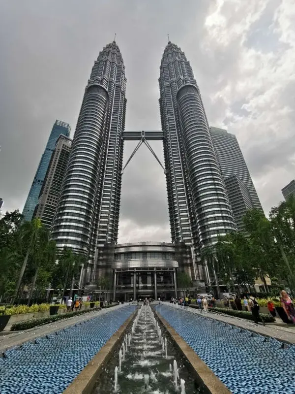 Petronas Twintowers – das einst höchste Gebäude der Welt in Kuala Lumpur Malaysia, Bauzeit 3 Jahre. Petronas Twintowers – das einst höchste Gebäude der Welt in Kuala Lumpur Malaysia, Bauzeit 3 Jahre.