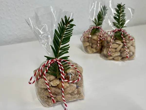 Gebrannte Mandeln eignen sich super als Geschenk oder Mitbringsel für deine Liebsten. Gebrannte Mandeln eignen sich super als Geschenk oder Mitbringsel für deine Liebsten.