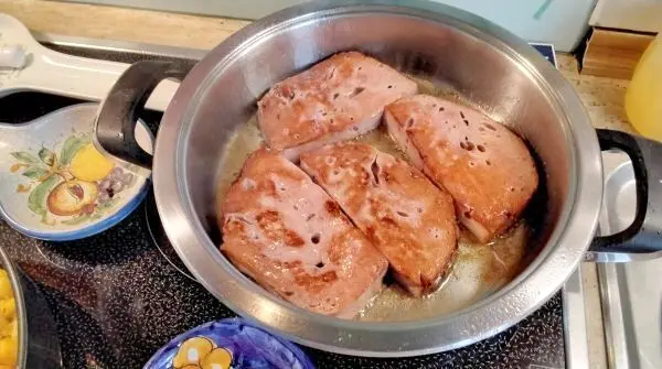 Und zu diesem gebratenen Leberkäse ist zu sagen: ein wahres Gedicht. Nicht viele Metzger können so einen fantastischen Leberkäse herstellen. Und zu diesem gebratenen Leberkäse ist zu sagen: ein wahres Gedicht. Nicht viele Metzger können so einen fantastischen Leberkäse herstellen.