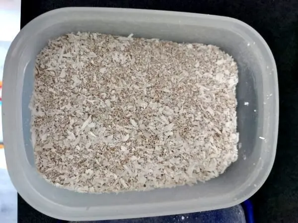 Zerkleinerte Eierschalen werden wiederverwendet und im Fr&uuml;hjahr als D&uuml;nger im Garten oder auf dem Balkon zum Einsatz kommen.