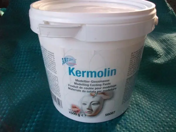 Mit meiner Keramikgie&szlig;masse arbeite ich sehr gerne. Sie h&auml;rtet sehr schnell aus, das gef&auml;llt mir gut und man kann sie einfach verarbeiten.