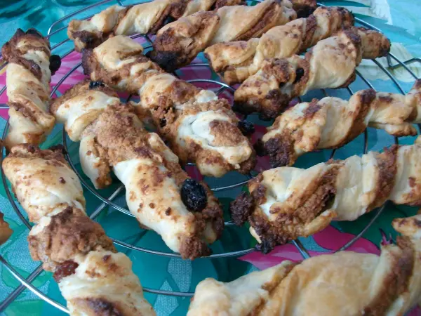 So sahen meine Blätterteig-Teile mit Walnuss dann nach dem Backen aus – schön knusprig, liebe ich. So sahen meine Blätterteig-Teile mit Walnuss dann nach dem Backen aus – schön knusprig, liebe ich.