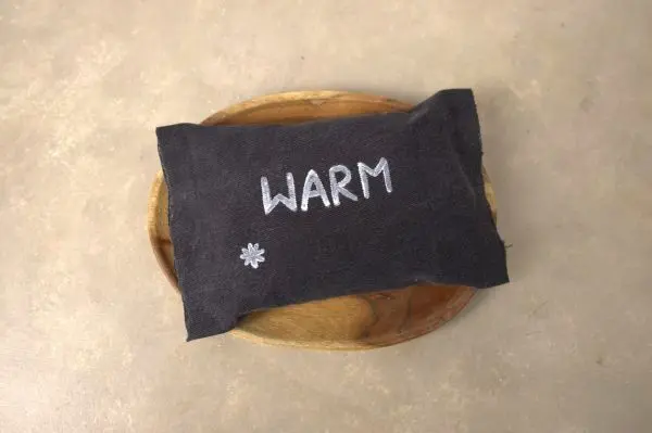 Alte Jeans ohne N&auml;hen verwerten: Im Tipp erf&auml;hrst du, wie daraus ein schlichtes K&ouml;rnerkissen f&uuml;r W&auml;rme oder K&auml;lte wird.