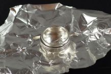 Schmuck in Alufolie verpacken
