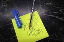 Kugelschreiberflecken auf Ledersofa mit Seifengeist entfernen