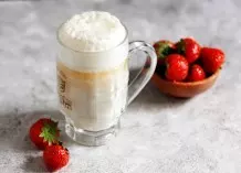 Alster mit Erdbeerjoghurt
