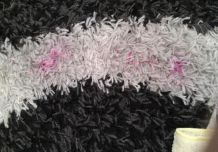 Nagellack auf dunklem Teppichboden entfernen