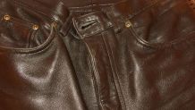 Glattes Leder einfach reinigen