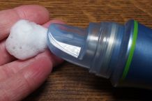 Kaugummi in den Haaren mit Schaumfestiger entfernen