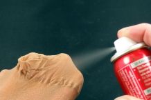 Laufmasche in der Strumpfhose: Haarspray