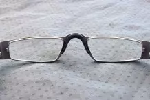 Klare Sicht durch die Brille mit Spülmittel