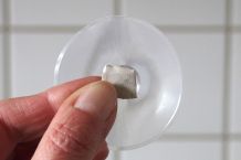 Saugnäpfe auf rauhen Fliesen mit "Kaugummikleber" anbringen