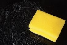 Glaskeramikfeld mit Spülmittel und Topfreinigern reinigen