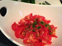 Tomatensalat mit Schafskäse und Zwiebel