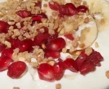 Obst in Joghurt-Sahne-Creme