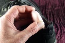 Reibende Schuhe geschmeidig machen