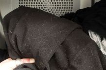 Fusseln auf schwarzen Klamotten? In den Trockner damit!