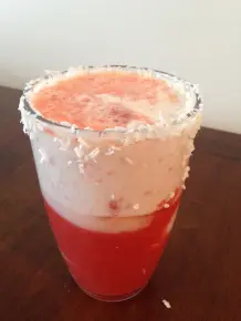 Erdbeer-Kokos-Buttermilch Drink