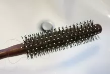 Haare in Abfluss oder in der Rundbürste entfernen