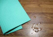 Wachsflecken entfernen 2: glatte Oberflächen
