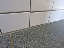 Glänzende Steinfußböden mit Parkettreiniger