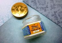 Tiger Balm (Tiger Balsam) gegen juckende Insektenstiche