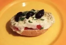 Tomaten Mozzarella Crostini