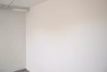 Klebebandreste auf Wandfarbe entfernen