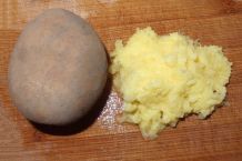 Rohe Kartoffeln für Klöße mühelos reiben