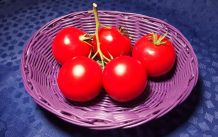 Tomatenmaske gegen Mitesser und kleine Pickel