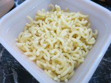 Nudeln kochen im Siebservierer