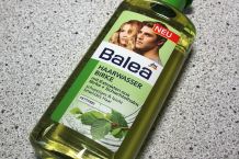 Spiegel putzen mit Haarwasser