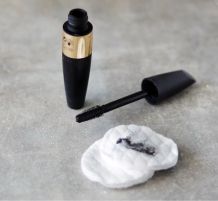 Mascara-Entferner sparen und noch sanfter zur Augenpartie