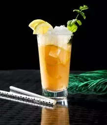 Lob: ein fruchtig-süßer Cocktail mit Malibu