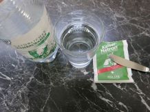 Kohlensäuregehalt vom Mineralwasser schwächen