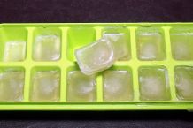 Tee-Eiswürfel bei Halsschmerzen