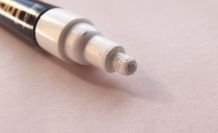 Lackstift entfernen mit Nagellackentferner