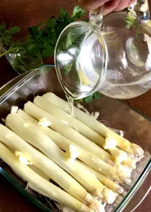 Spargel aus der Auflaufform