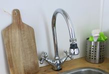 Stumpfe Armaturen mit Gallseife putzen